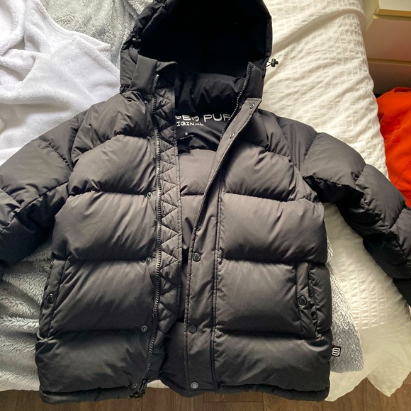 Aritzia Jackets & Blazers - Aritzia super puff in black